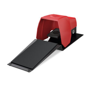 Bernstein帶擱腳板的腳踏開關FS型